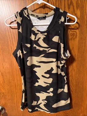 Sleeveless Camo Tank Top - Black & Tan